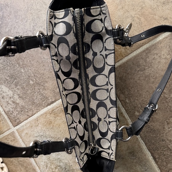 Coach Black and Cream Signature Shoulder Bag - Picture 3 of 5